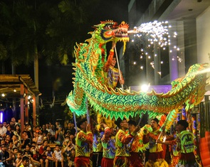 Đèn lồng, lân sư rồng rộn ràng phố phường Đà Nẵng dịp Trung thu