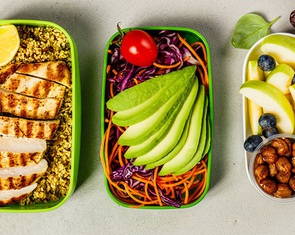 Giảm cân nên tập trung vào dinh dưỡng hay tính calo?