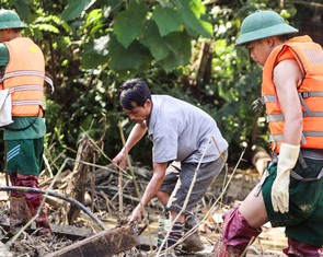 Tin mới vụ lũ quét Làng Nủ: Tìm thấy thêm thi thể chủ hộ có cả nhà chết, mất tích