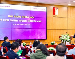 Vòi bạch tuộc 'địa chỉ tác giả': Đạo đức khoa học ở đâu?