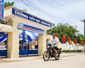 Dự khai giảng xong, cháu bé chưa thể vào lớp 1 vì không có giấy khai sinh