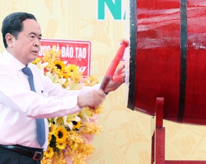 Chủ tịch Quốc hội: Thầy cô phải thực sự là tấm gương đạo đức