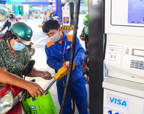 Giá xăng dầu đồng loạt tăng trong ba phiên liên tiếp