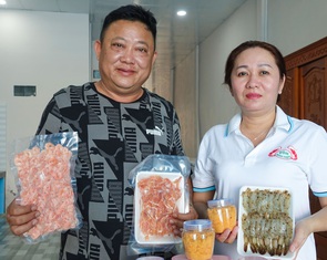 Tôm càng xanh Kiên Giang trúng giá, tôm một nắng lại hút hàng ngày Tết