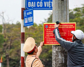 Hà Nội lắp loạt biển ghi rõ mức phạt vượt đèn đỏ, đi ngược chiều