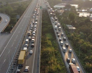 Cháy xe, tai nạn trên cao tốc TP.HCM - Long Thành - Dầu Giây, kẹt dài hàng chục km tới nút An Phú