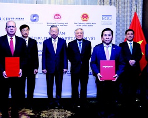 Thủ tướng quảng bá hàng Việt đến các nước, một năm sôi động ngoại giao kinh tế