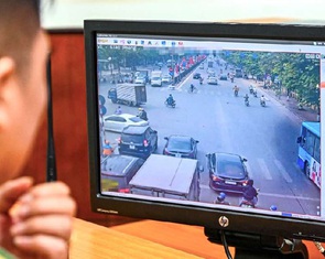 Đu trend lên mạng xã hội rao bán clip vượt đèn đỏ, coi chừng bị phạt