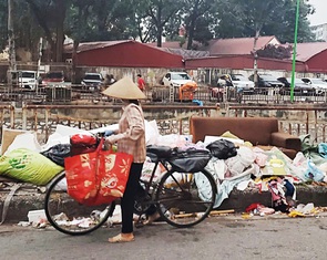 Kinh hoàng rác nhựa ngập tràn - Kỳ 3: Nỗi khổ sống cạnh rác chất đống, dòng kênh thối