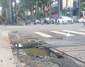 Nhiều công trình thi công khiến lòng đường, vỉa hè TP.HCM nham nhở