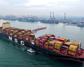 Trung Quốc trả đũa: Áp thêm phí các tàu Mỹ cập cảng