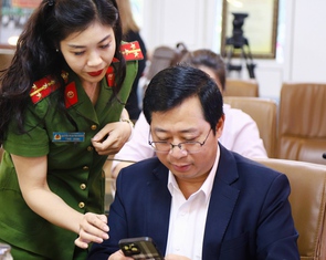 Ủng hộ người dân vùng lũ lụt trên ứng dụng VNeID