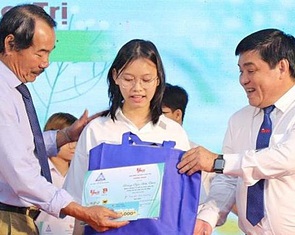 Nữ sinh viên Vân Kiều được ứng trước học phí: Suất học bổng cứu cả tương lai tôi