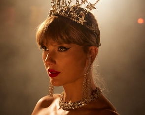 Taylor Swift 'đánh úp' fan, công bố cùng lúc hai dự án mới vào tháng 12