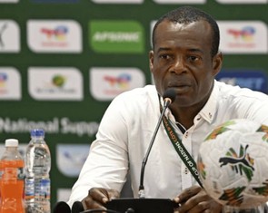 HLV và nhiều cầu thủ Guinea Xích Đạo từ chối ra sân ở vòng loại World Cup