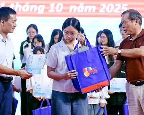 Tưởng vẫn còn nằm mơ sau khi được tiếp sức đến trường 50 triệu đồng