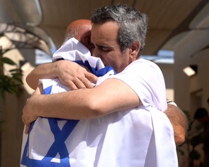 Sống sót qua ngục tù của Hamas: Lời kể của các con tin Israel