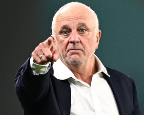 HLV tuyển Iraq chỉ trích AFC vì quá thiên vị Saudi Arabia