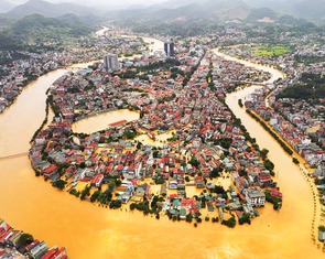 ASEAN gửi hàng hóa hỗ trợ người dân vùng lũ Việt Nam