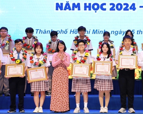 TP.HCM lần đầu vinh danh học sinh tiêu biểu các cấp