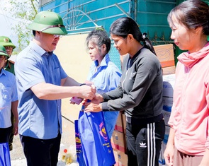 Bí thư Tỉnh ủy Nghệ An: Rút gọn thủ tục làm nhà cho dân sau bão lũ