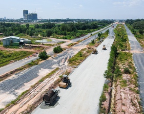 Flycam toàn cảnh vành đai 3 TP.HCM đoạn qua Bình Dương cũ, tiến độ đang chậm 4-10%