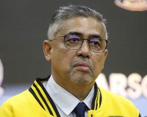 Tổng thư ký Liên đoàn Bóng đá Malaysia nhận án đình chỉ, FAM họp báo khẩn