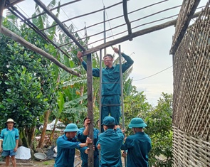 Đồng Tháp: Sập và tốc mái 14 căn nhà, sạt lở bờ kè dài 58m