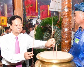 Dâng hương tưởng nhớ Anh hùng dân tộc Nguyễn Trung Trực