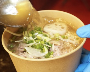 Phở sen, chén cơm nguội và nước mắm của một người Việt xa xứ ở Singapore