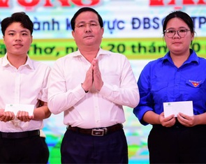 Tân sinh viên được tiếp sức đến trường không có suy nghĩ bỏ cuộc