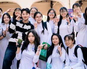 Học sinh hào hứng với dàn KOLs tại lễ phát động chiến dịch chống tội phạm mạng