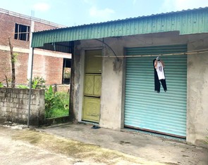 Bàng hoàng bé gái lớp 5 bị cha dượng đánh rồi nhốt trong nhà