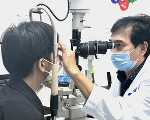 Tin tức sáng 22-10: 5 triệu trẻ em Việt bị cận, loạn thị; Ủy ban Chứng khoán có 2 lãnh đạo mới