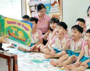 Những ánh mắt trẻ thơ ‘thèm’ sách