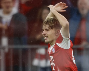 Xuất hiện ngôi sao 17 tuổi 'ngoại hình Messi, đá hay như Yamal'