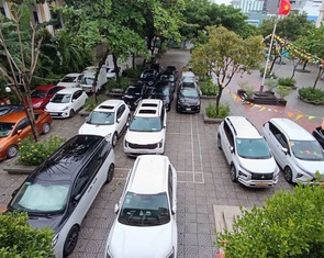 Trường học ở Đà Nẵng mở cửa cho dân gửi xe tránh ngập do bão Thần Gió