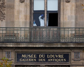 Bảo tàng Louvre mở cửa trở lại sau vụ trộm thế kỷ