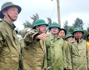 TP Huế: Chủ tịch, Bí thư cùng đi kiểm tra bờ biển, nhiều khách sạn, nhà nghỉ miễn phí cho dân