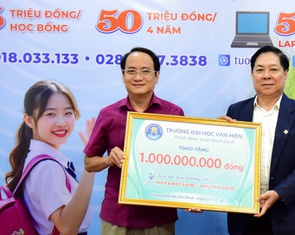 Đại học Văn Hiến trao 1 tỉ đồng cho học bổng Tiếp sức đến trường của báo Tuổi Trẻ