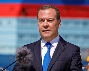 Ông Medvedev phản ứng giận dữ với lệnh trừng phạt dầu mỏ, gọi Mỹ là 'kẻ thù' của Nga