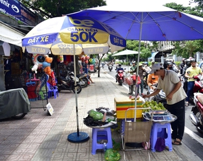 Đường Cống Quỳnh, Hồng Bàng... bị 'điểm tên' vì còn tình trạng lấn chiếm vỉa hè, lòng đường