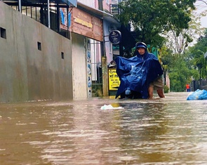 Huế cho học sinh toàn thành phố nghỉ học trong ngày 27-10 do mưa lớn