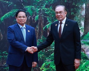 Thủ tướng Malaysia đón Thủ tướng Phạm Minh Chính và các Trưởng đoàn dự Hội nghị cấp cao ASEAN 47