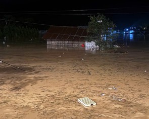 Quốc lộ 20 dẫn vào Đà Lạt ngập sâu do mưa lớn