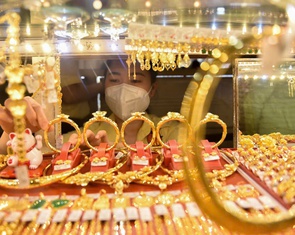 Giá vàng diễn biến kịch tính, hồi phục sau khi giảm sâu