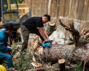 Đá lăn, đất lở, đường nứt, quả đồi nứt toác trên đèo D’Ran dẫn vào Đà Lạt