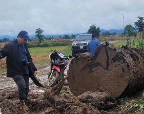 Giao công an làm rõ nhóm người lạ đưa xe múc đào bờ sông Ayun để lấy gỗ 'khủng'
