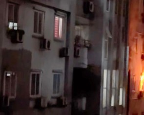 Cháy căn hộ chung cư ở Hà Nội, 2 người được cứu