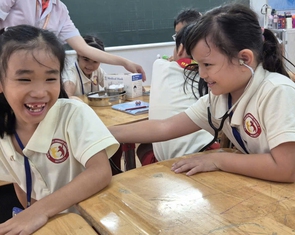 Nhiều trường ở TP.HCM có gì mà khiến học trò tan học vẫn không muốn về?